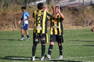 Alberdi pegó dos veces y festejó en Papel NOA